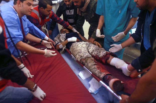 مقتل وإصابة 70 في مواجهات بين الجيش الليبي ومسلحين في بنغازي