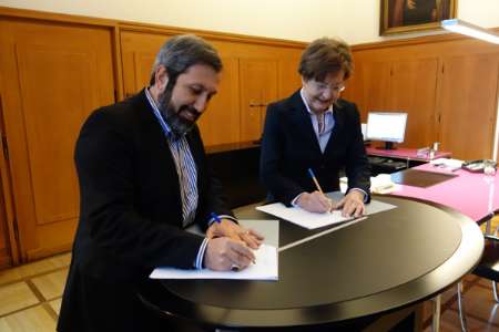 Iran and Germany Sign Coop. Agreement on Shia Studies Program