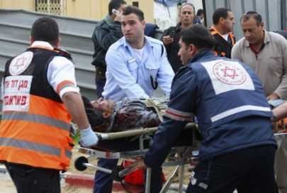 فلسطيني يطعن شرطيين صهيونيين في القدس