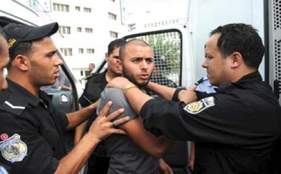 اعتقال 27 إسلاميا بعد هجوم على مركز للشرطة بتونس