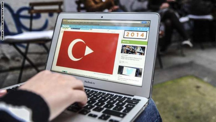 قانون جديد يحجب الإنترنت 24 ساعة دون إذن قضائي في تركيا