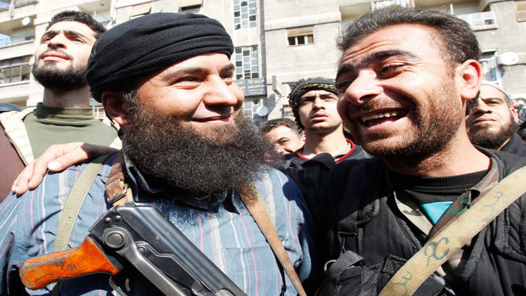 250 مسلحا يسلمون انفسهم ضمن اتفاقات المصالحة في الغوطة الشرقية