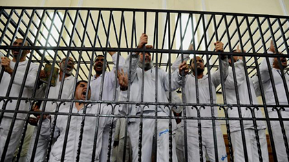 Egypte tire cas de 15 étudiants à un tribunal militaire
