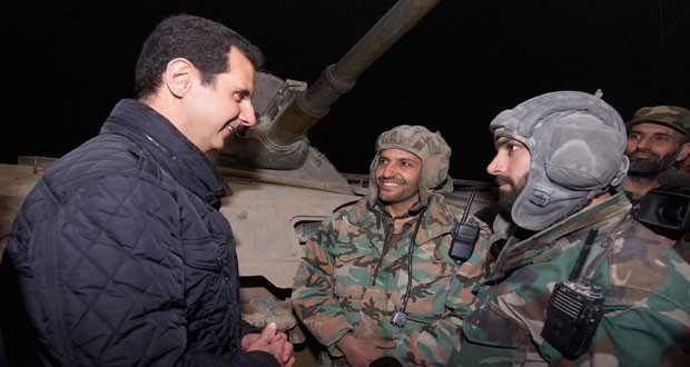 A la veille du nouvel an, le président al-Assad rend visite aux forces armées à Jobar