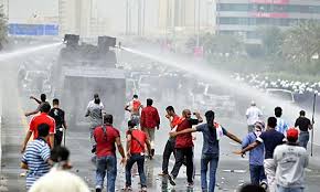 Bahrainische Truppen greifen Betende in Manama an