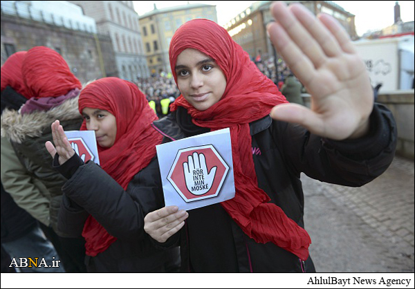 Thousand protestors in Sweden demand end to mosque arson attacks