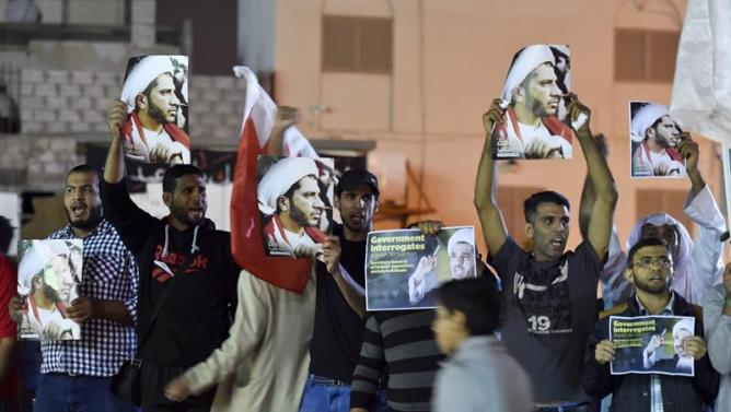 “Los Bareiníes han Formado una Cadena Humana para Exigir la Puesta en Libertad del Sheij Ali Salman”