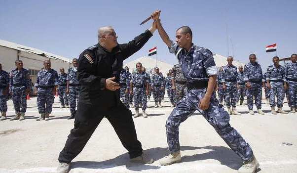 استعدادات لتحرير الموصل وقائد القوات البرية يتفقد معسكر "تحرير نينوى"