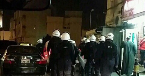 النظام يعتقل مواطنين بشكل عشوائي ويقمع التظاهرات السلمية في المنامة