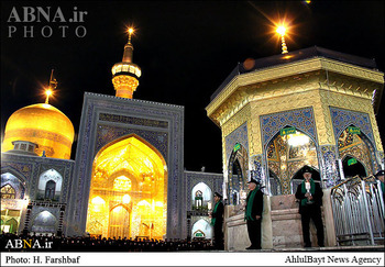 حرم امام رضا(ع) میں ائرلینڈ کے ایک عیسائی جوان نے شیعہ مذہب قبول کیا