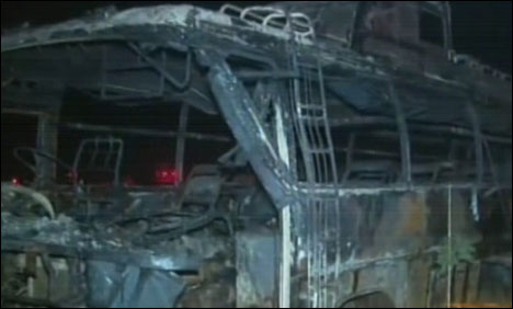 پاکستان، کراچی میں بس اور آئل ٹینکر کا تصادم، 57 افراد جاں بحق