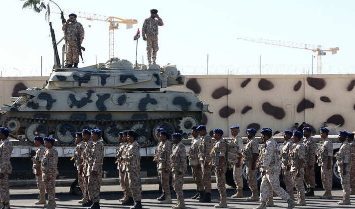 الجيش الليبي يضيق الخناق ويحكم الحصار على المسلحين في بنغازي