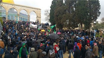 Hundreds of Palestinian protest Charlie Hebdo cartoon at Aqsa mosque