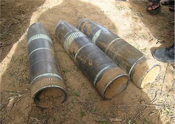 Gaza police dismantles Israeli unexploded 1,000 kilogram F16 bomb 