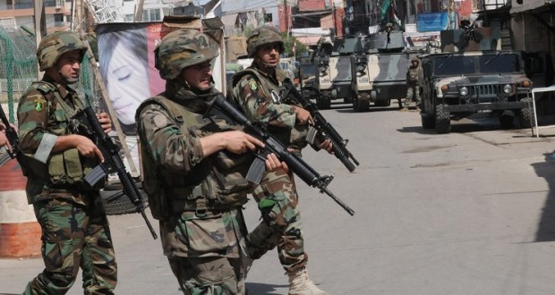 الجيش يعتقل شخصين مطلوبين بتهمة الارهاب في لبنان