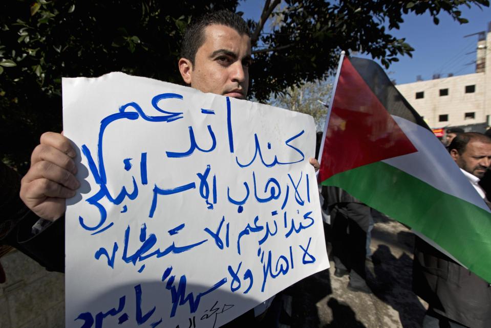 Palestinians hurl eggs and shoes at Canadian foreign minister's convoy