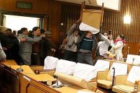 نیپالی پارلمینٹ میں، اراکین میں ہاتھا پائی