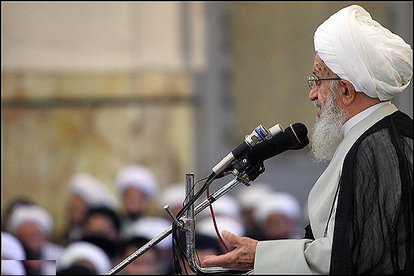 Grand Ayatollah Makarem urges West apologize to Muslims