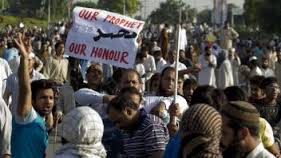 پاکستان میں فرانسیسی جریدے کے گستاخانہ اقدام پر مسلسل مظاہرے