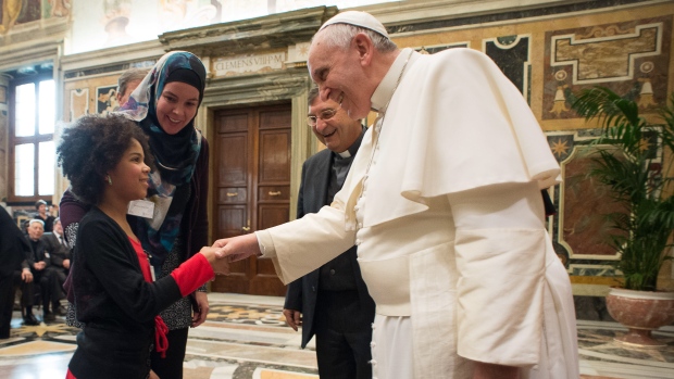 Pope encourages Muslims, Christians to learn about and accept differences