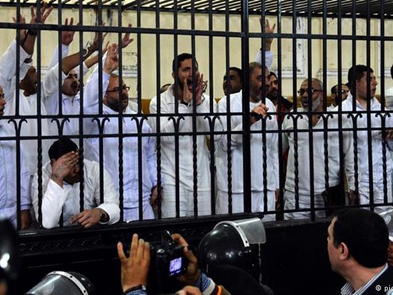 إلغاء حكم بإعدام 37 شخصا من مؤيدي الاخوان المسلمين في مصر