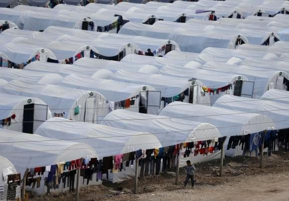 Turkey opens biggest refugee camp for 35,000 from Kobani