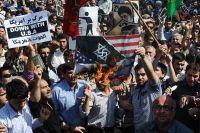 فرانسیسی جریدے کے خلاف پورے ایران میں احتجاجی مظاہرے