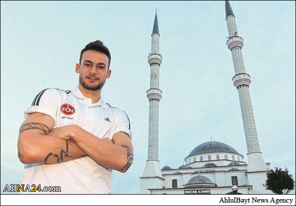 صور/ لاعب كرة القدم الألماني يعتنق الاسلام ويصفه دين الأمل والقوة