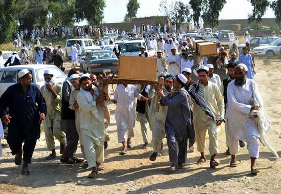 انتحاري يقتل 16 شخصاً أثناء تشييع ضحايا عنف طالبان
