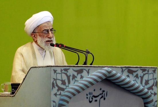 المشاكل الاقتصادية تحل من خلال تطبيق الاقتصاد المقاوم وليس من خلال اقامة علاقات مع امريكا