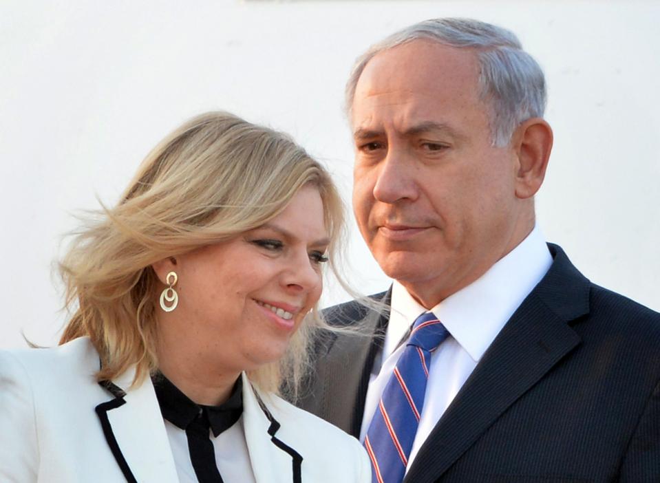 Netanyahu Wife Pockets from Empty Bottles, Causing Ridicule