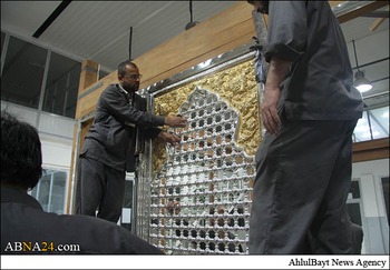 حرم حضرت عباس (ع) کی نئی ضریح نہائی مراحل میں+ تصاویر