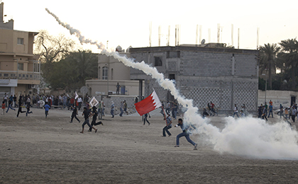 “Las Fuerzas Bahreiníes Reprimen las Protestas Contra la Decisión del Régimen de Revocar la Nacionalidad a Activistas Opositores