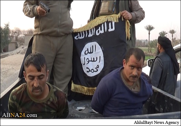 Photos: ISIL Celebrating with 2 Shia Fighter's Heads (GRAPHIC)