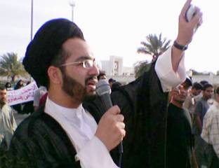 قوات النظام تلاحق رجل الدين السيد "عقيل الموسوي" وتقتحم بلدة "سار" في البحرين