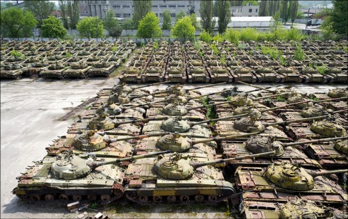 العراق يشتري مدرعات ودبابات تشيكية من نوع T-72 