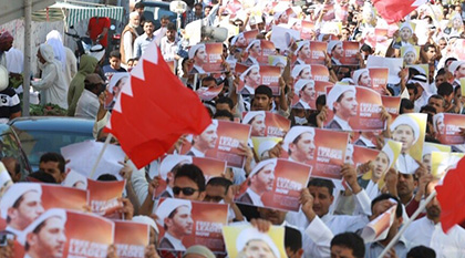 Centaines de Bahreïnis, marche pour exigeant la libération de Salman
