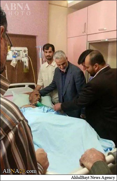 Photos: General Suleimani's visit to wounded soldiers in war against ISIL