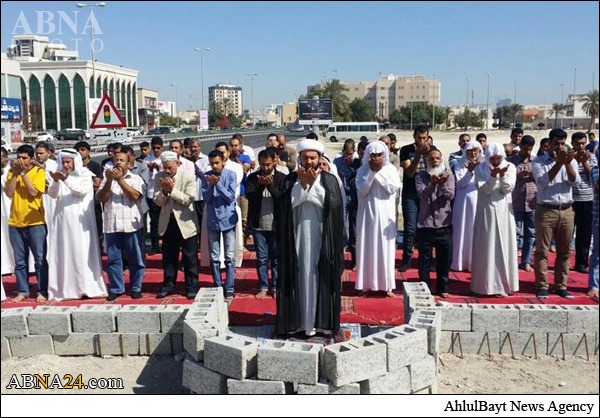 Photos: Bahraini Shiites pray at destroyed mosque
