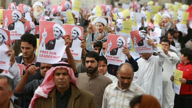 Bahraini regime attack hundreds of peaceful protestors 