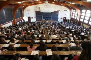 Un prof de Paris 13 viré pour son refus de faire cours devant une étudiante voilée