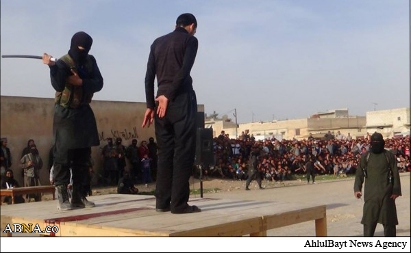 ISIS cuts 3 women’s hands off and whips 5 people for using cellphones in central Mosul