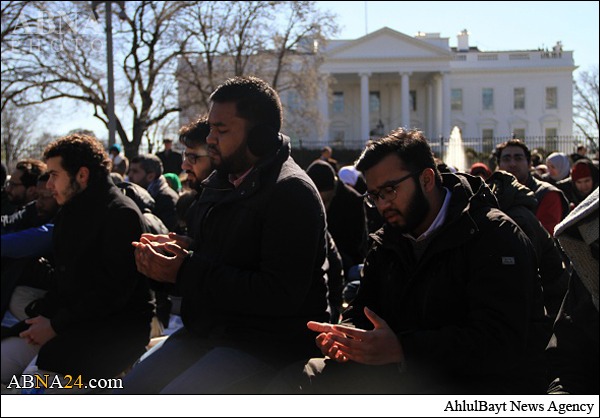 Muslims hold Friday prayers at White House after Chapel Hill murders + Photos