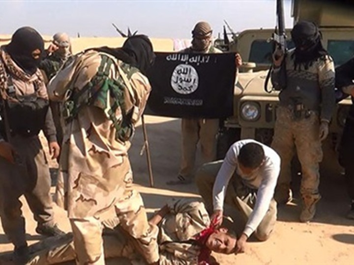 "داعش" يعدم 27 شرطيا عراقيا ويرمي جثثهم في نهر الفرات