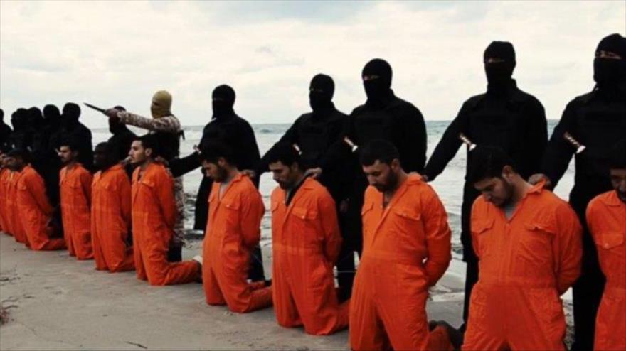 “Egipto Anunció que su Aviación Bombardeó varias Posiciones del Daesh en Libia tras Asesinato de 21 coptos”