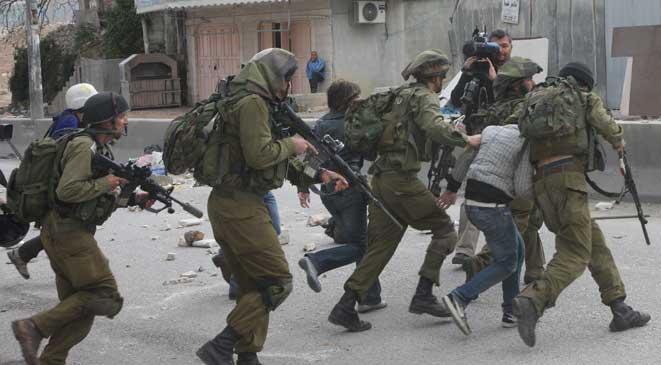 اعتقال 12 فلسطينياً على يد الاحتلال الاسرائيلي في الضفة الغربية