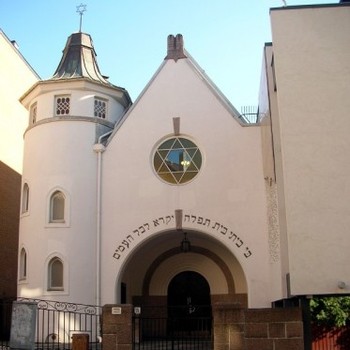 Norwegische Muslime formen Ring des Friedens um Osloer Synagoge