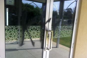  Rassisten greifen Moschee in Perth an