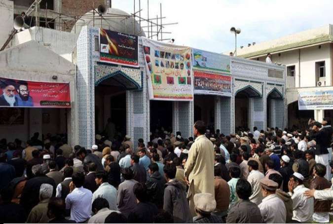 پشاور؛ دہشتگردی کا نشانہ بننے والی امامیہ مسجد میں نماز جمعہ کا عظیم الشان اجتماع