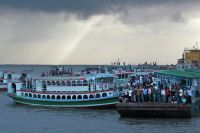 Крушение парома в Бангладеш унесло шестьдесят пять жизней